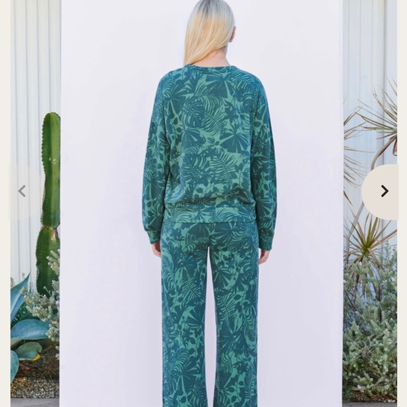 Sundry Tropical Sweatshirt in Spruce - Picture 3 of 7